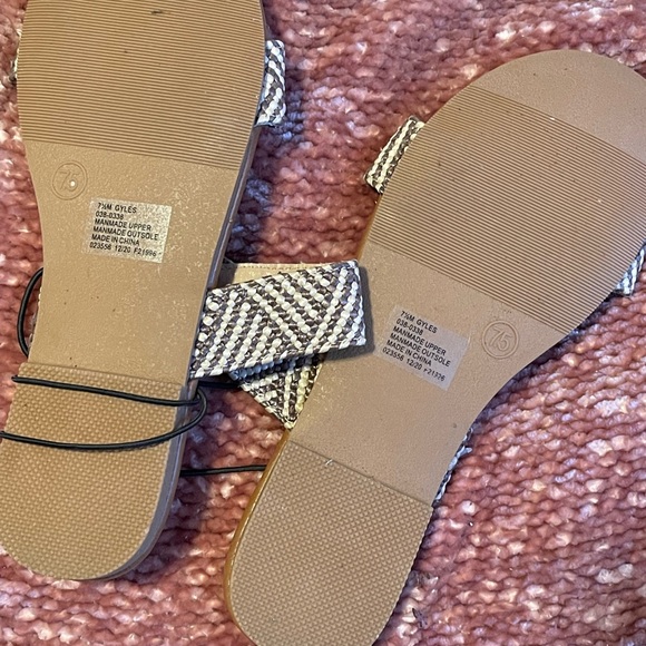 Sandals - Picture 4 of 4